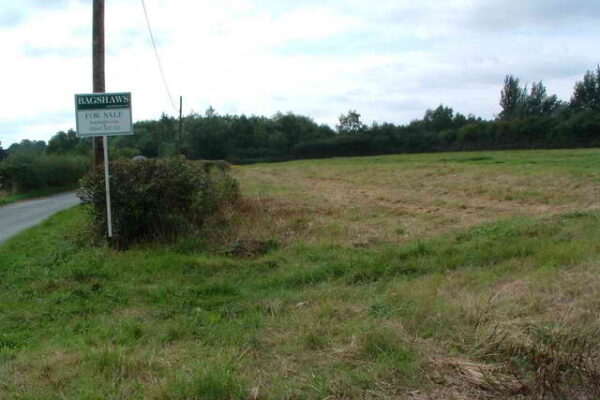 Land on the edge of the village of Hamstall Ridware geograph.org .uk 936307